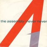 Hoes van Never Never door The Assembly