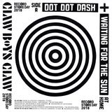 Hoes van Dot Dot Dash + Waiting For The Sun (At Home) / Rosie door Claw Boys Claw